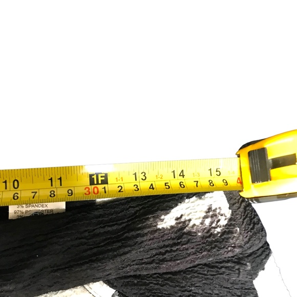 Women’s Abstract Print Mini Skort Size M Black Gray Pink Textured Art Design - Picture 4 of 6